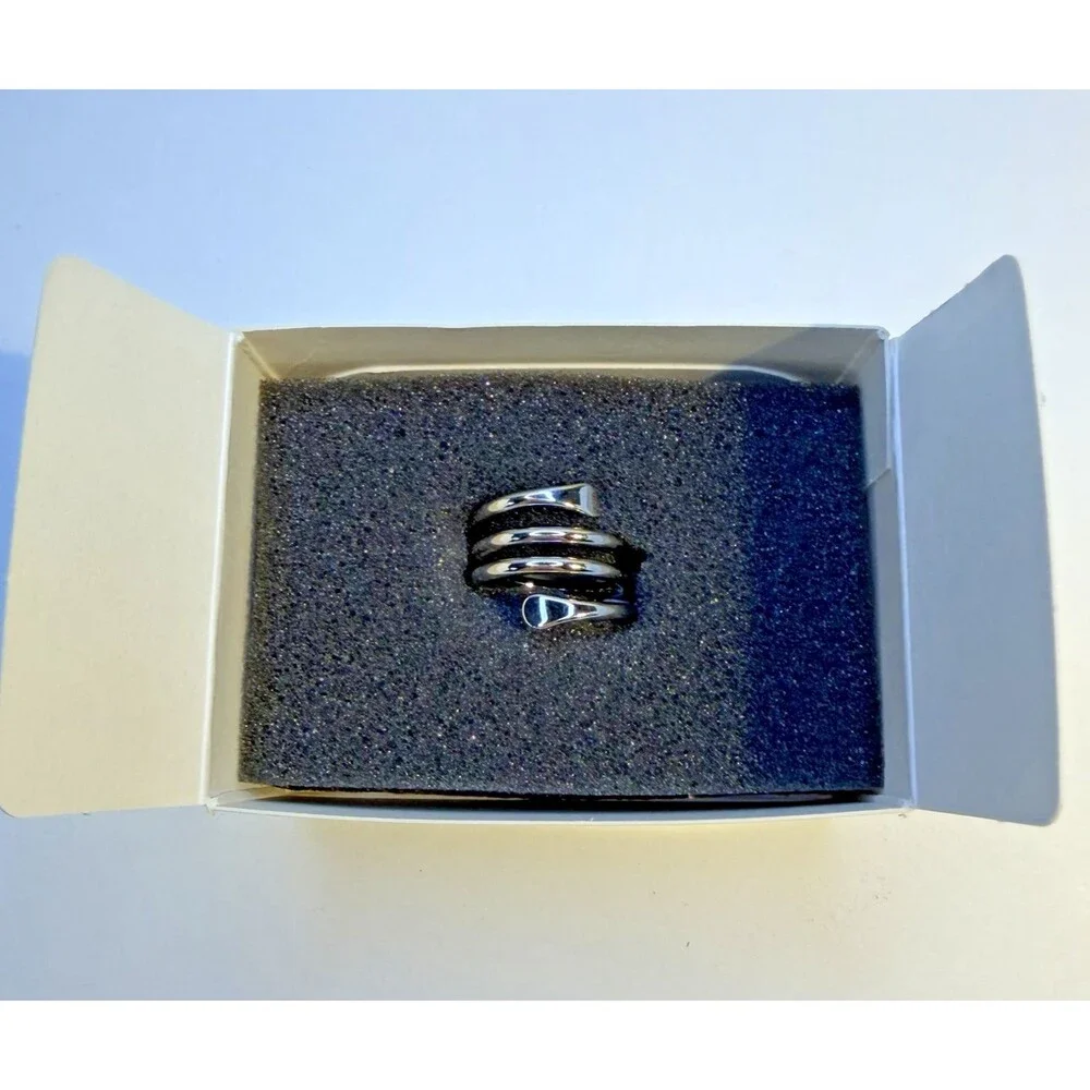 NIB Retired Lia Sophia On A Roll Ring 60693 Size 7 Silver Tone Wrap Spiral Ring